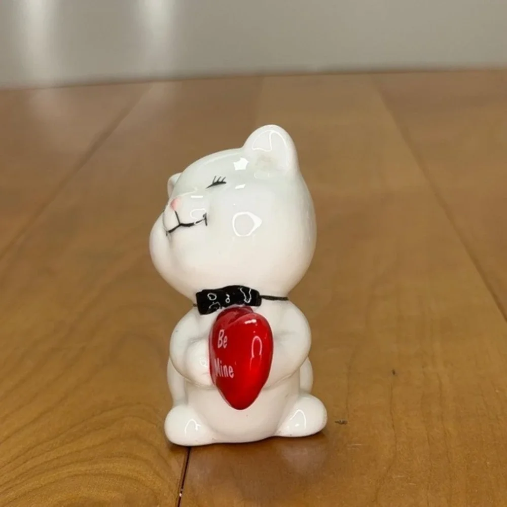 Vintage Russ Berrie Cat Figurine – 